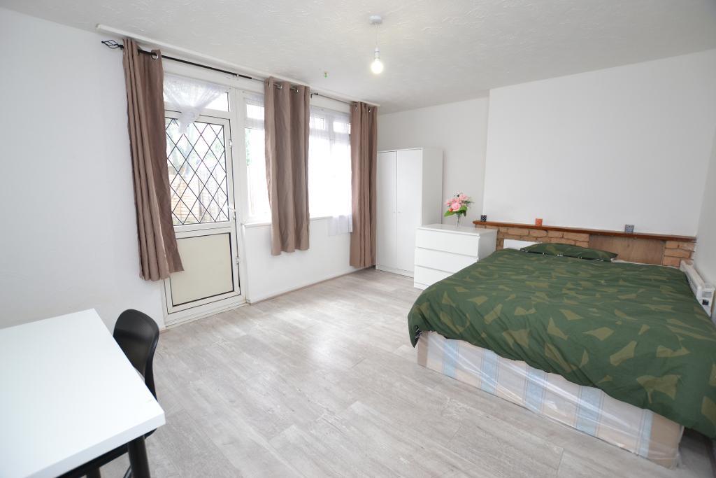 Green Lane, Chadwell Heath, London, RM8 1DH
